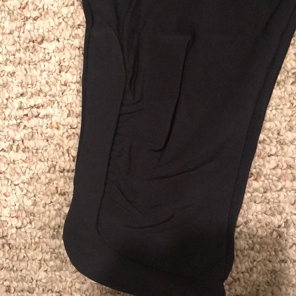 {DONATED} Black Under Armour Leggings cropped - Picture 3 of 3